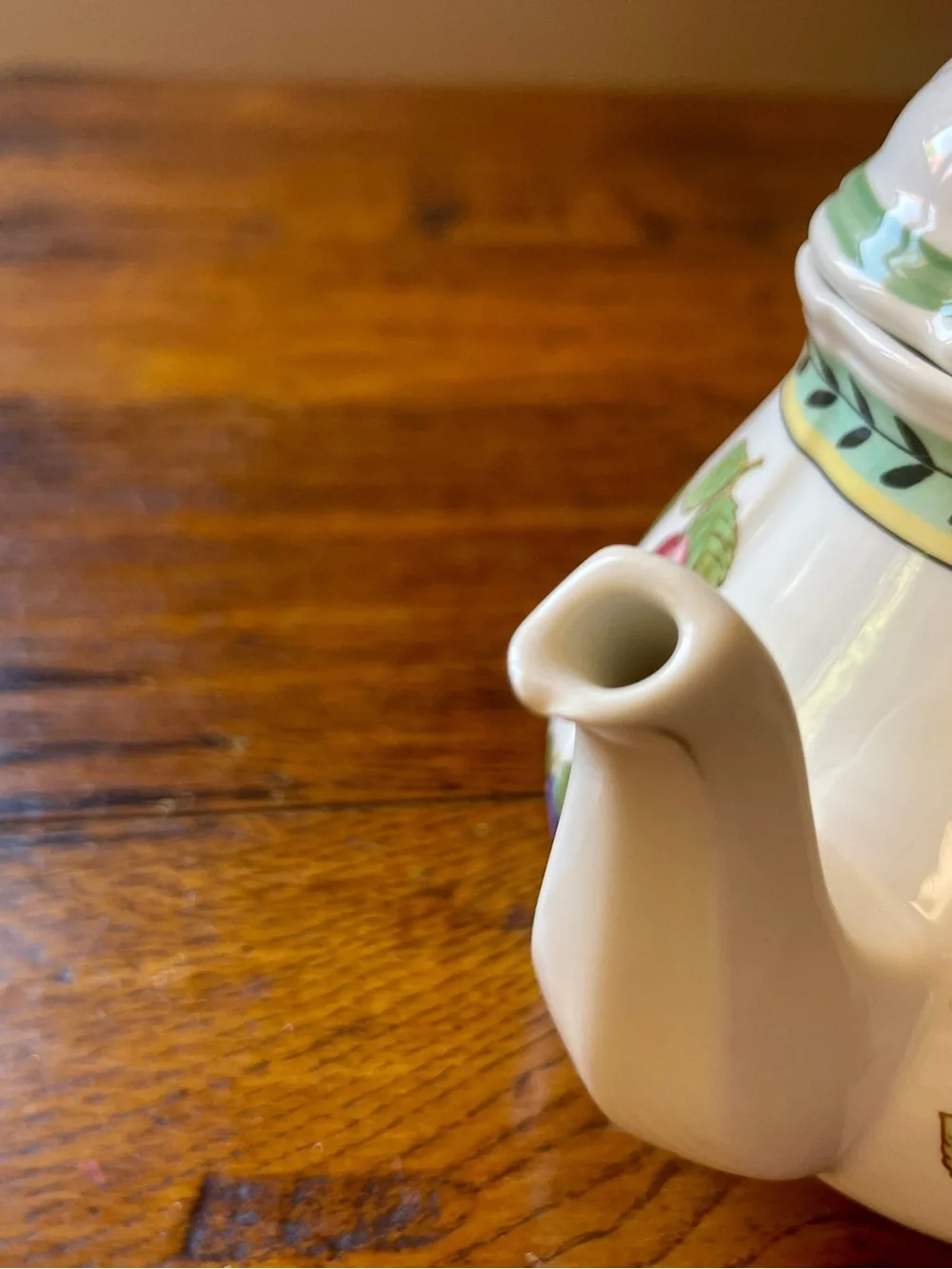 Villeroy & Boch French Garden Ceramic Fruit Teapot in White, Yellow & Green